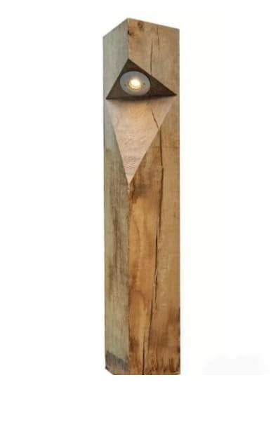Drewniana lampa ogrodowa